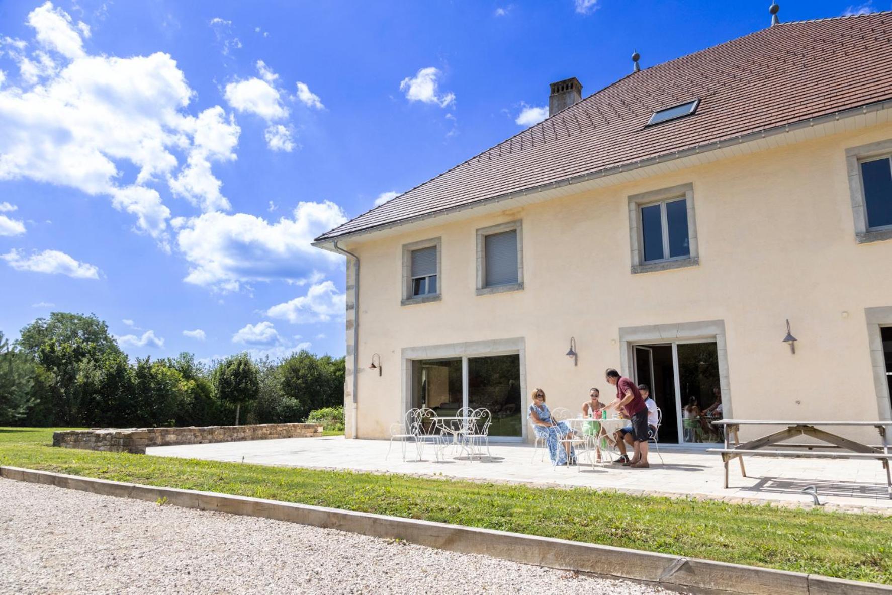 Le Relais Des Deux Tours Bed & Breakfast Bremondans Exterior photo